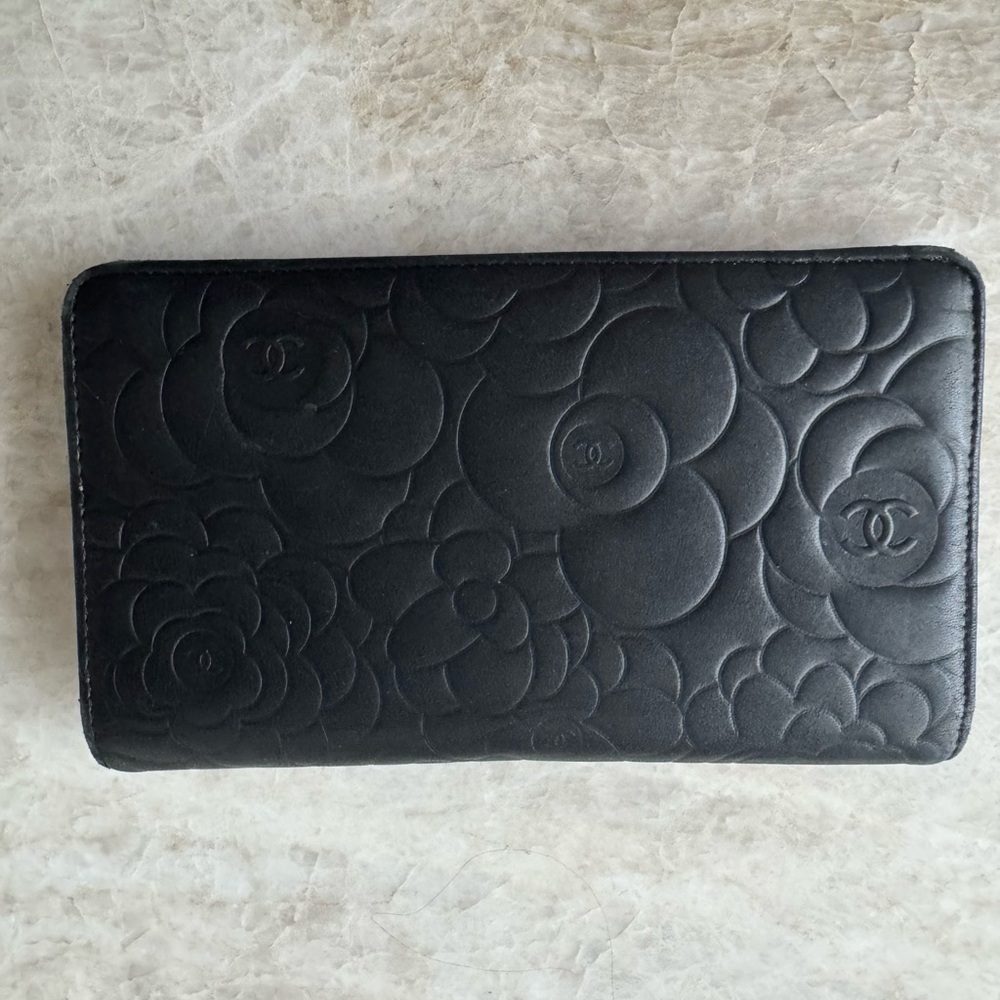 CHANEL Black Camellia-Embossed Long Wallet with Silver CC - Picture 10 of 10